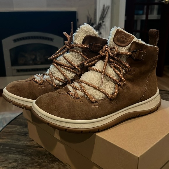UGG Lakesider Heritage Boots - Picture 1 of 4
